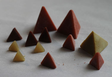 Abrasivi di plastica di lucidatura di forma del tetraedro di media dell'alta maglia