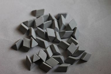 Media stretti di lucidatura di tolleranza, media ceramici 2 di rifinitura a gravità di 3 g /cm3